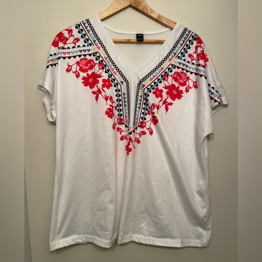 V-neck Geo & Floral Print Batwing Sleeve Tee